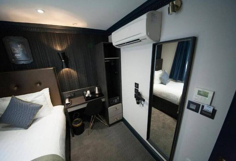 Hotel The Pack And Carriage London