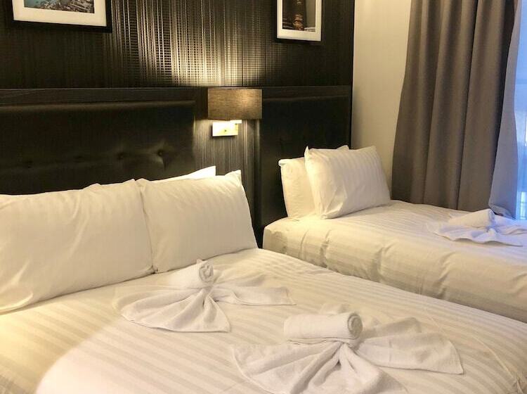 Hotel The Pack And Carriage London