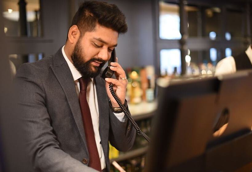 Hotel The Pack And Carriage London