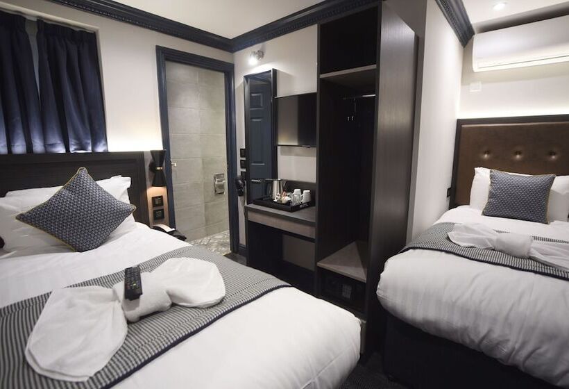 Hotel The Pack And Carriage London