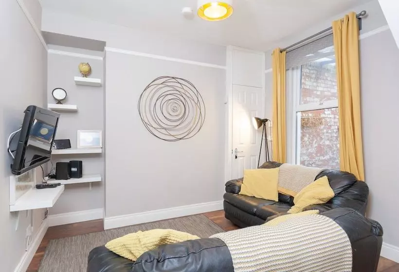 Majatalo 92 Templemore Ave Guest House
