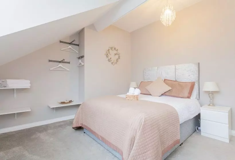 Majatalo 92 Templemore Ave Guest House
