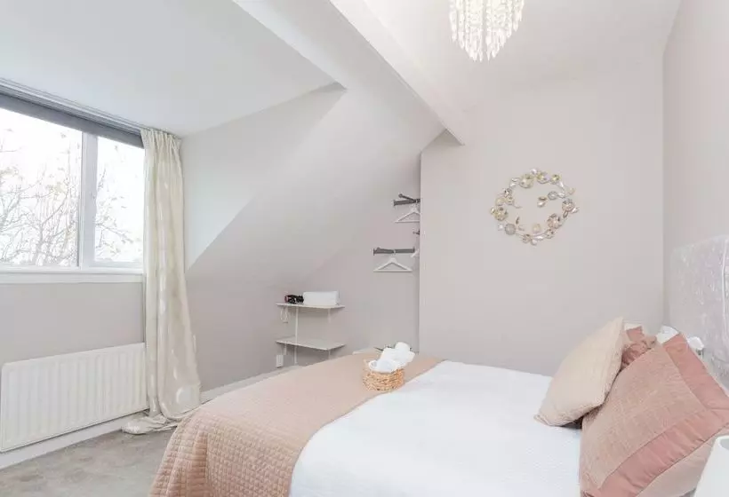 Majatalo 92 Templemore Ave Guest House