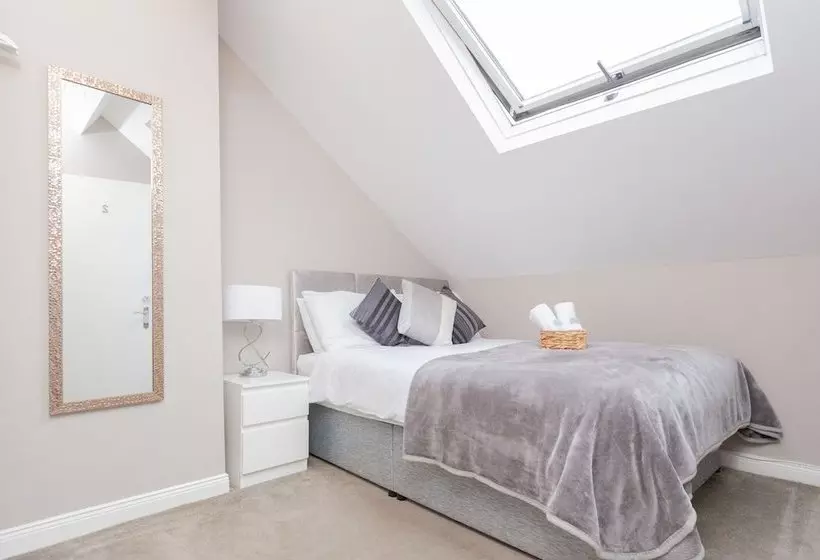 Majatalo 92 Templemore Ave Guest House