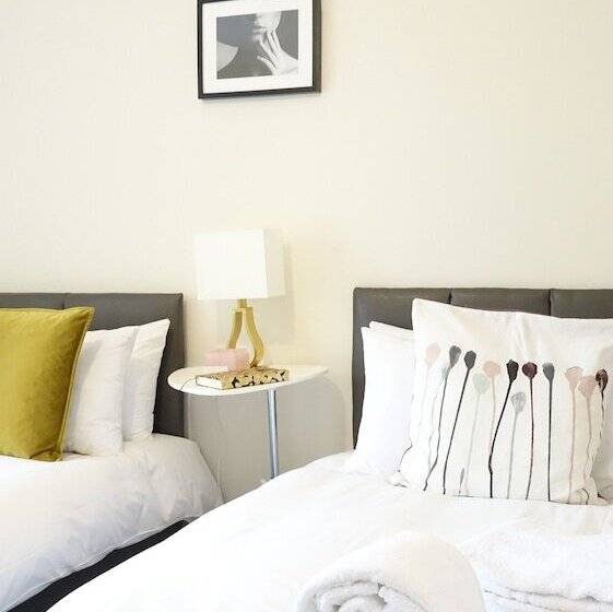 膳宿费 The Close Airport