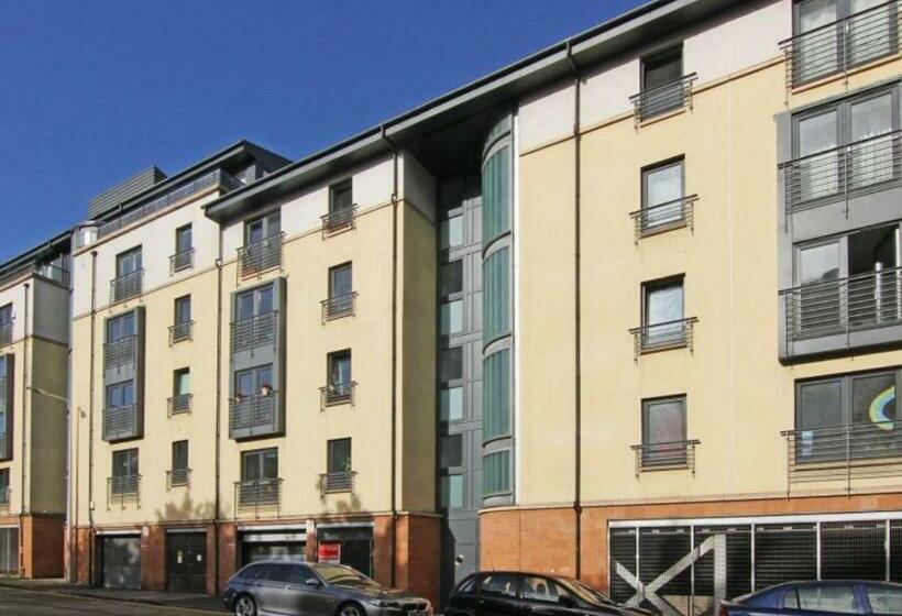 Amazing Apartments Cables Wynd Near The Shore Free Parking