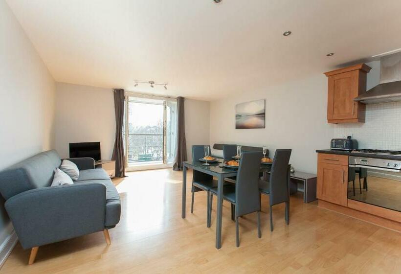 Amazing Apartments Cables Wynd Near The Shore Free Parking