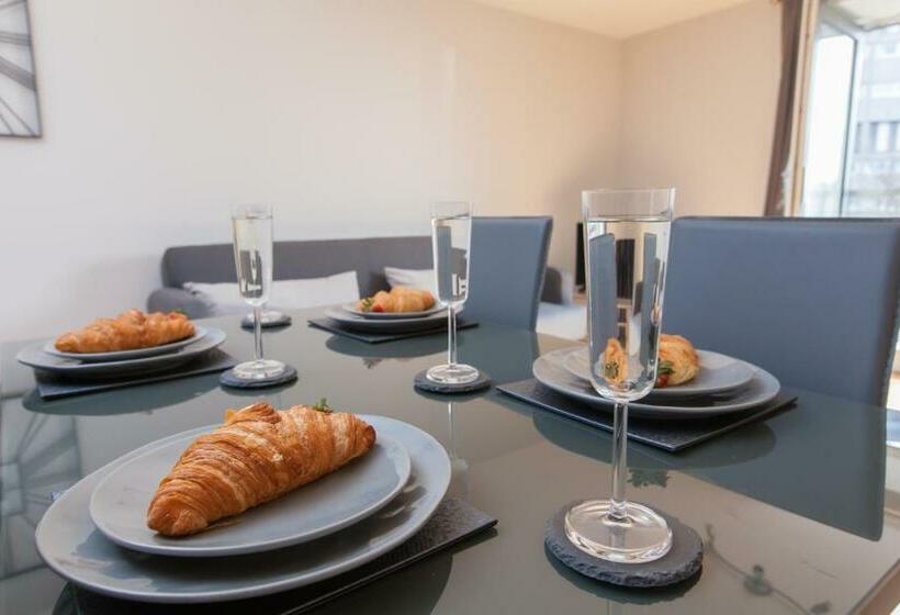 Amazing Apartments Cables Wynd Near The Shore Free Parking