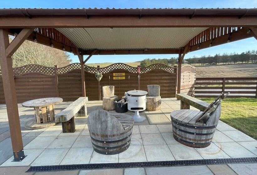 Acdc Glamping, Campervan , Caravan And Tent Resort