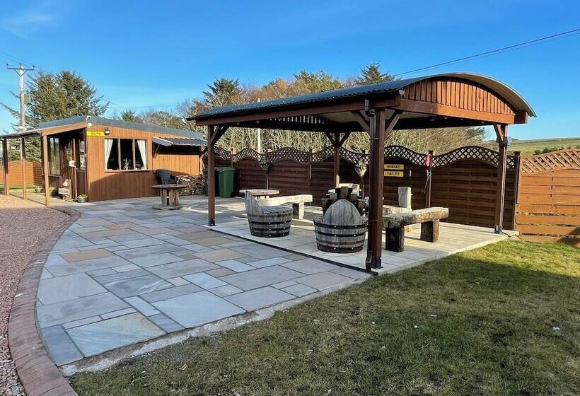 Acdc Glamping, Campervan , Caravan And Tent Resort