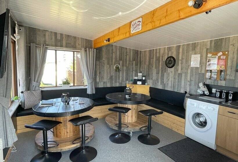 Acdc Glamping, Campervan , Caravan And Tent Resort