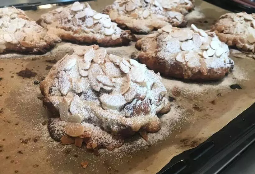 Aamiaismajoitus (B&B) Villa Quinissole