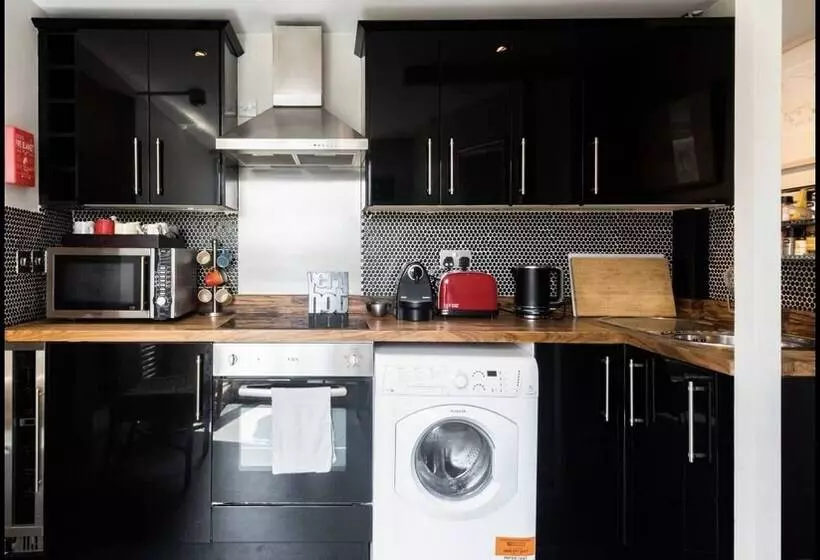 Central Apartment With Wifi