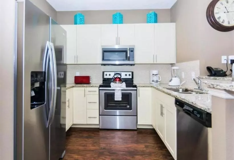 Cozy Four Bedrooms Townhouse At West Lucaya Village Resort 8924