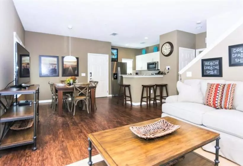 Cozy Four Bedrooms Townhouse At West Lucaya Village Resort 8924