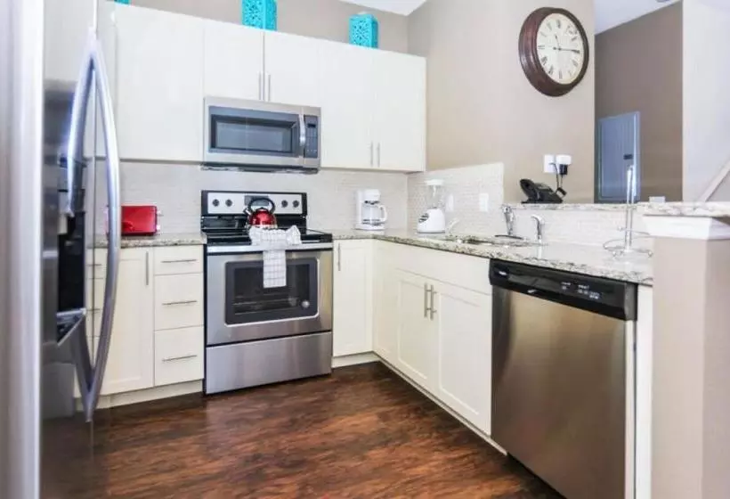 Cozy Four Bedrooms Townhouse At West Lucaya Village Resort 8924