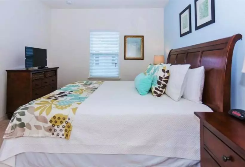 Cozy Four Bedrooms Townhouse At West Lucaya Village Resort 8924