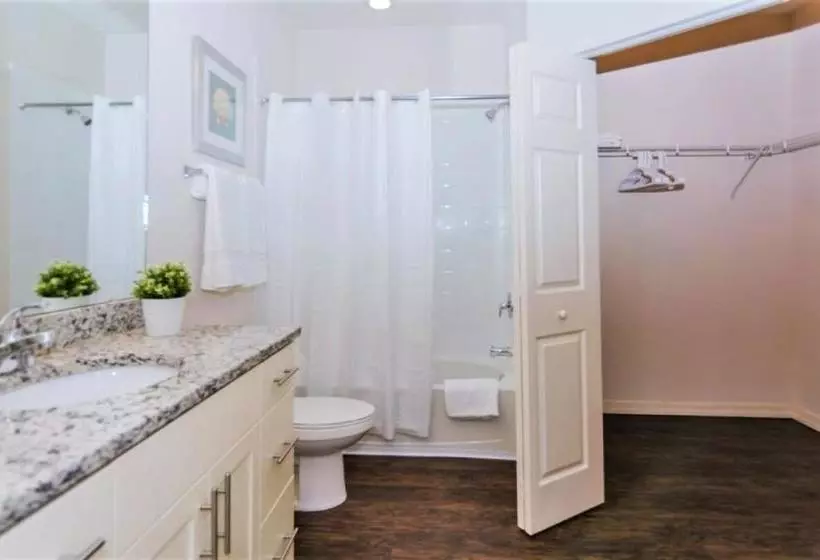 Cozy Four Bedrooms Townhouse At West Lucaya Village Resort 8924