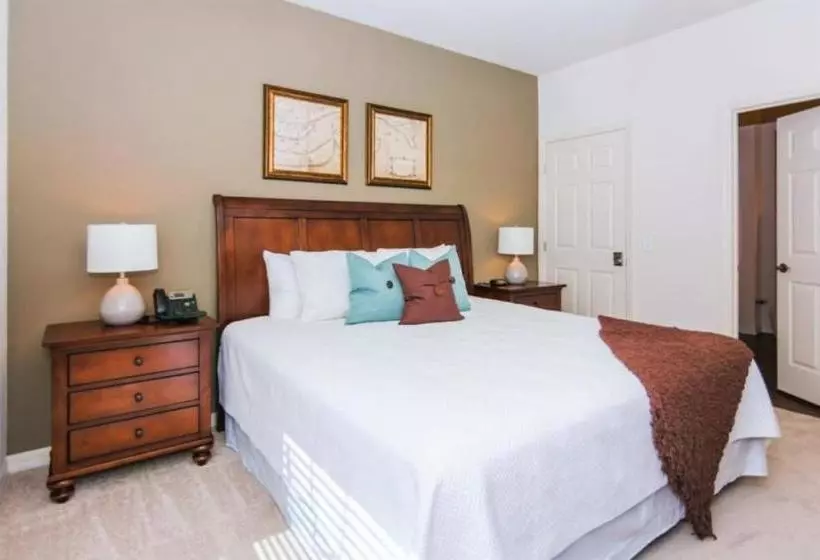 Cozy Four Bedrooms Townhouse At West Lucaya Village Resort 8924