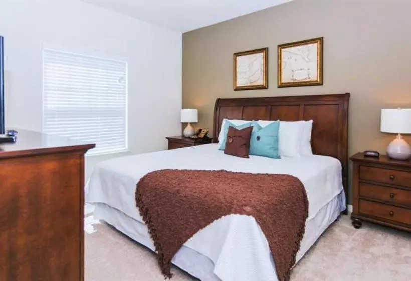 Cozy Four Bedrooms Townhouse At West Lucaya Village Resort 8924