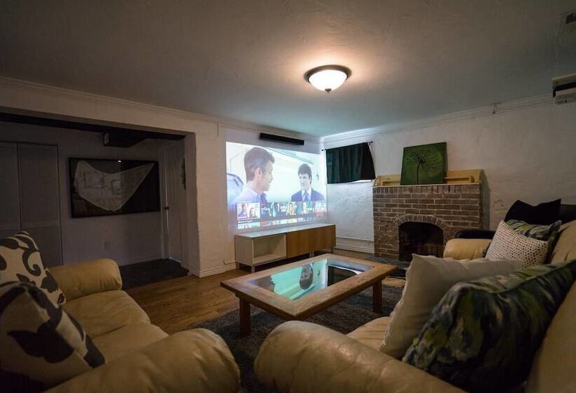 The City Park Cottage With Home Theater