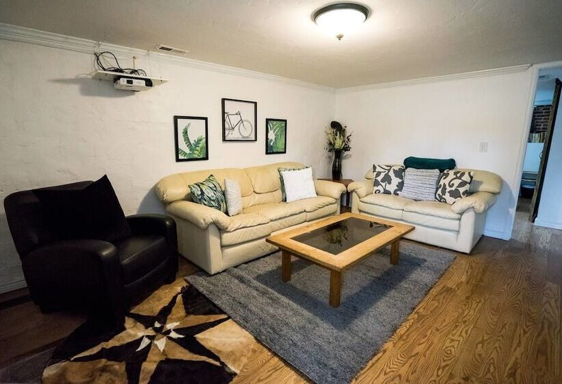 The City Park Cottage With Home Theater