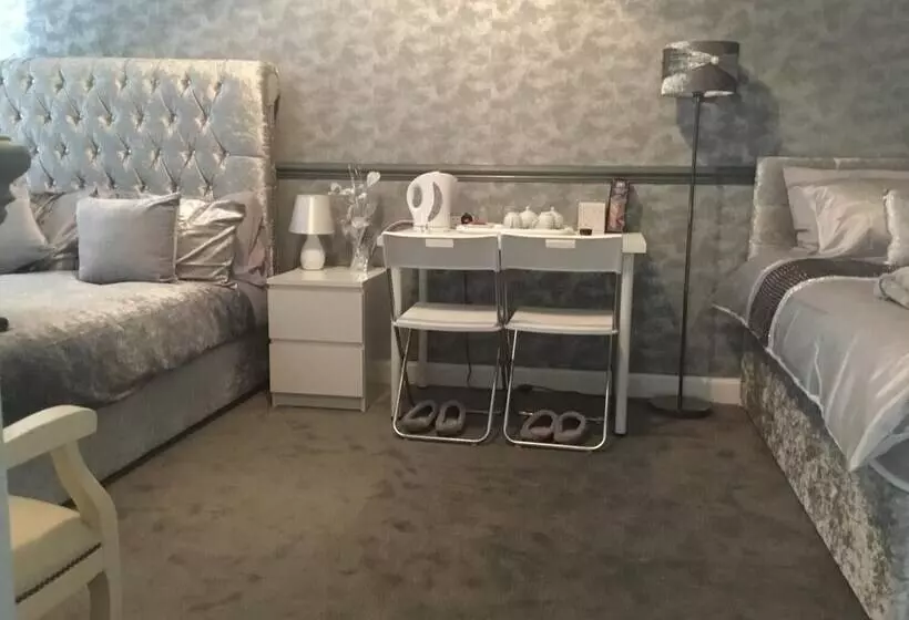 Cross Road Cosy Apartment