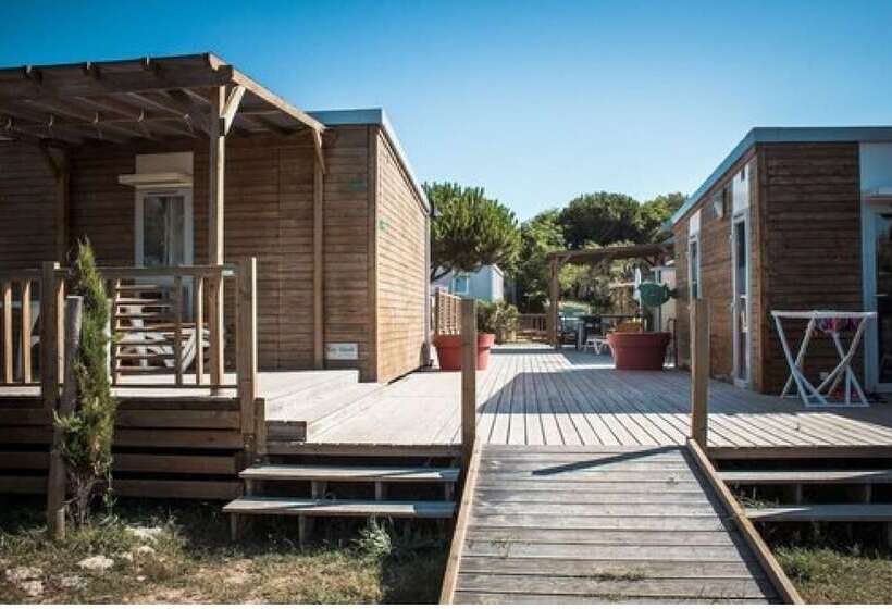 בית מלון כפרי Camping Le Suroit