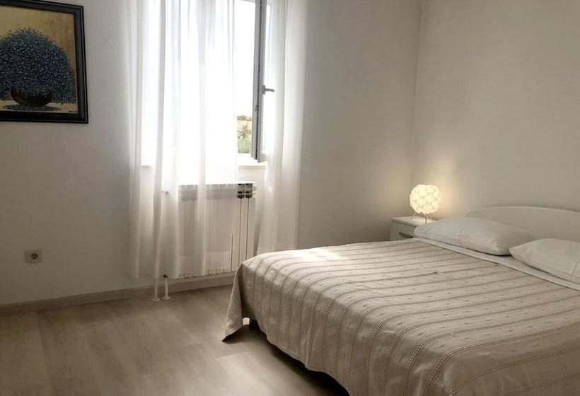 Apartment With 3 Bedrooms In Novigrad, With Enclosed Garden And Wifi  400 M From The Beach