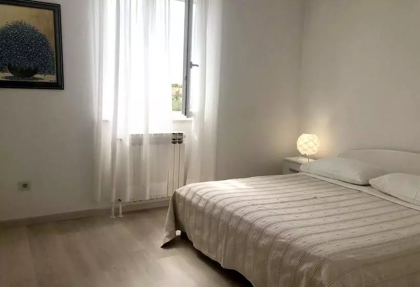 Apartment With 3 Bedrooms In Novigrad, With Enclosed Garden And Wifi  400 M From The Beach
