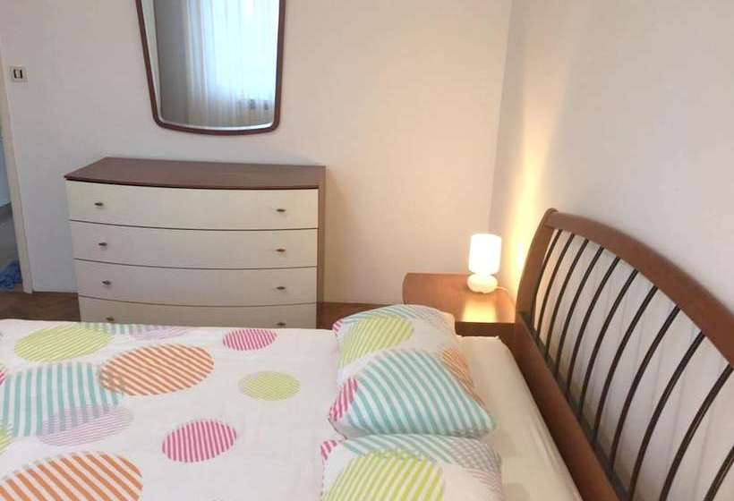 Apartment With 3 Bedrooms In Novigrad, With Enclosed Garden And Wifi  400 M From The Beach