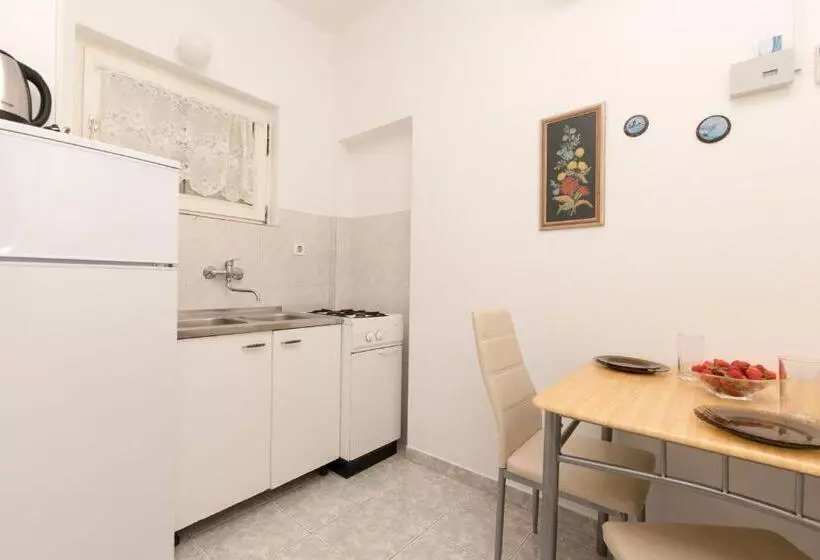 Apartments A Cappella Music