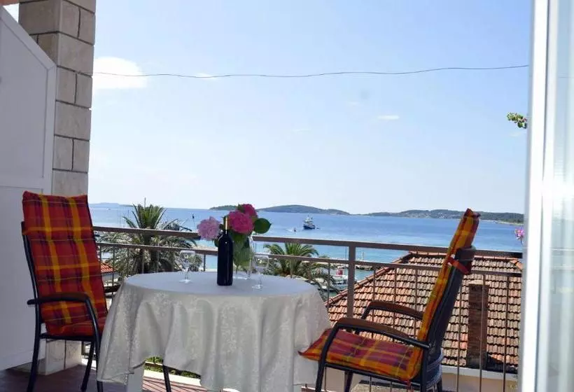 Apartments Zdravko   Comfortable & Close To The Sea