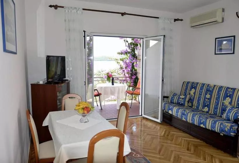 Apartments Zdravko   Comfortable & Close To The Sea
