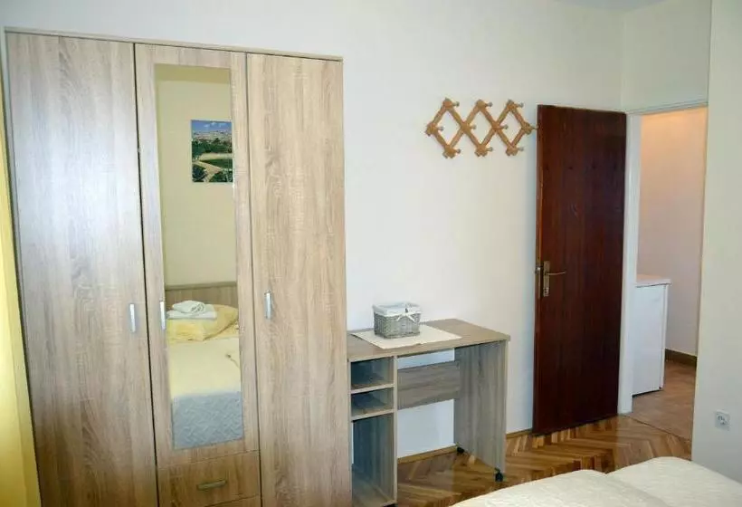 Apartments Zdravko   Comfortable & Close To The Sea