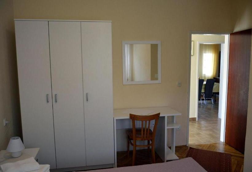 Apartments Zdravko   Comfortable & Close To The Sea