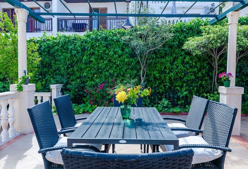 Apartments Orange Tree