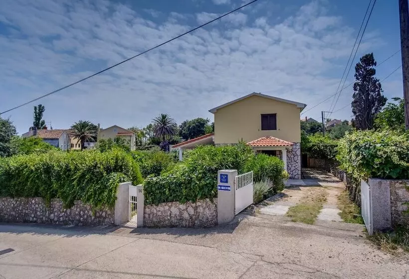 Villa Mirta