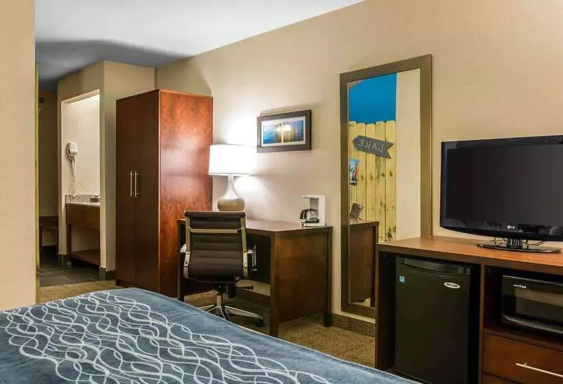 Отель Comfort Inn Ludington Near Us 10