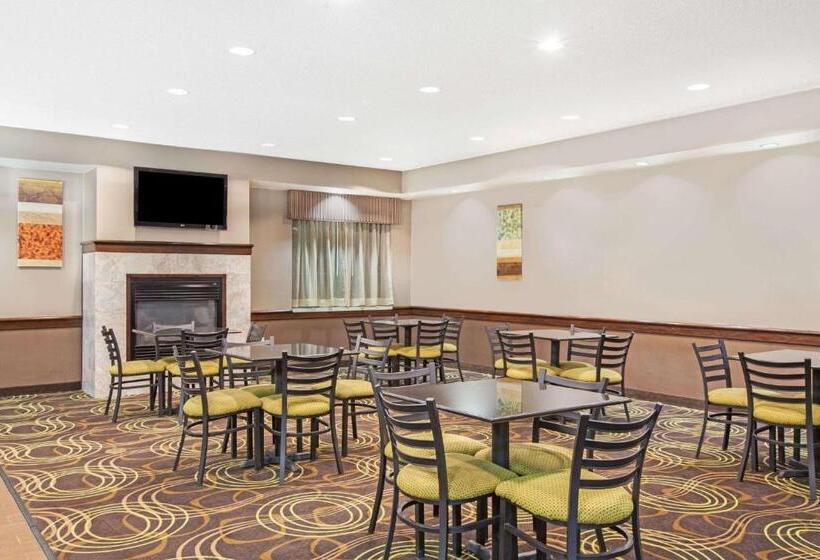 בית מלון כפרי Days Inn By Wyndham Brewerton/ Syracuse Near Oneida Lake