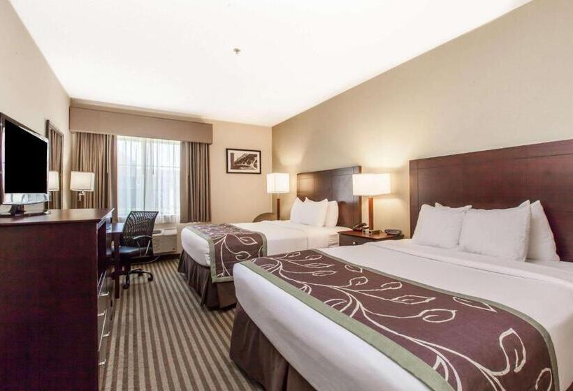 בית מלון כפרי Days Inn By Wyndham Brewerton/ Syracuse Near Oneida Lake