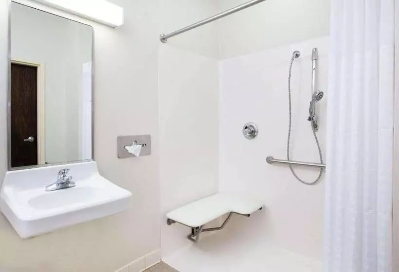 Hotel Days Inn By Wyndham Brewerton/ Syracuse Near Oneida Lake