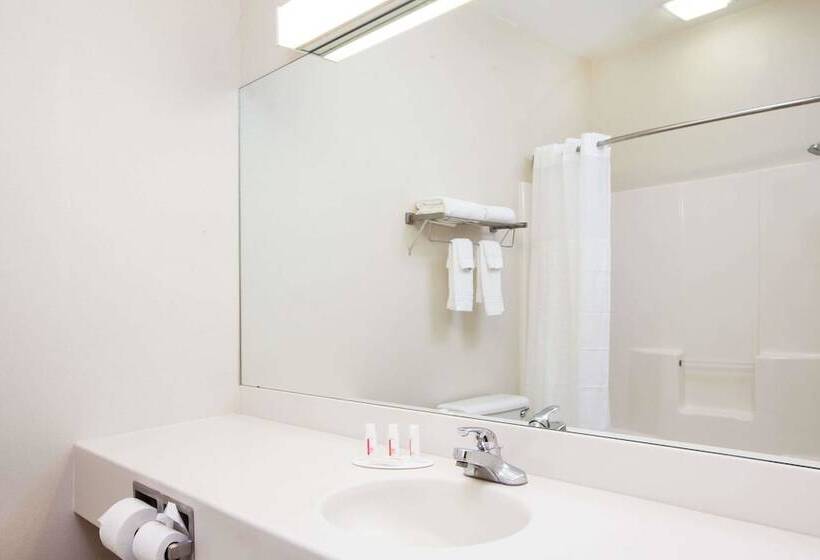 בית מלון כפרי Days Inn By Wyndham Brewerton/ Syracuse Near Oneida Lake