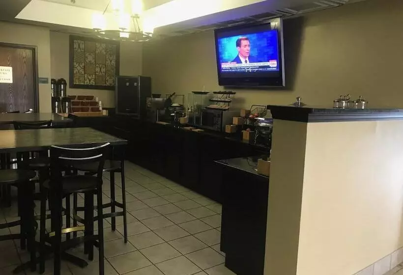 Отель Econo Lodge