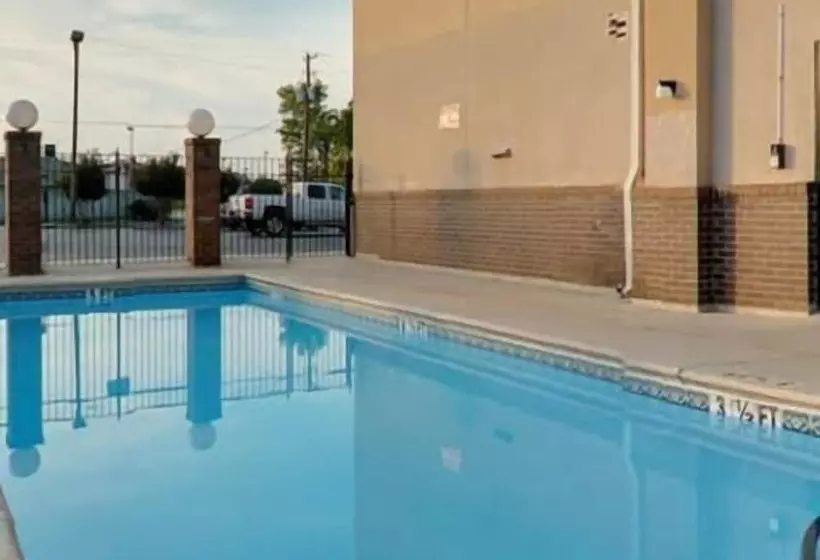 Отель Econo Lodge