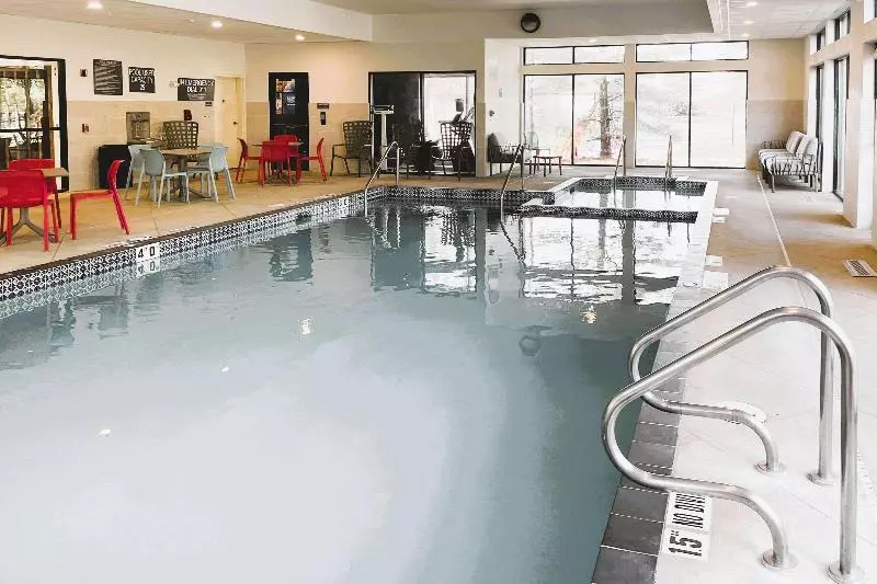 ホテル Comfort Inn & Suites Nw Milwaukee