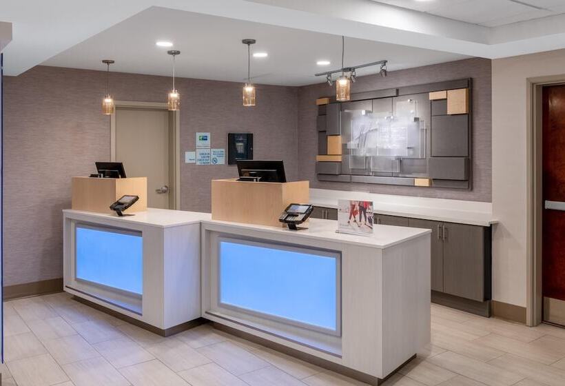 هتل Holiday Inn Express & Suites Colorado Springs Airport, An Ihg