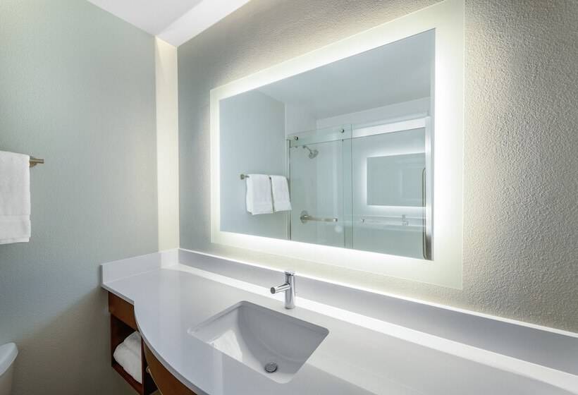 هتل Holiday Inn Express & Suites Colorado Springs Airport, An Ihg