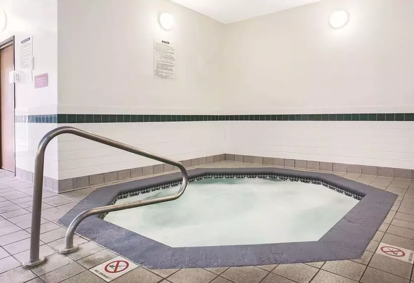 هتل La Quinta Inn By Wyndham Olympia  Lacey