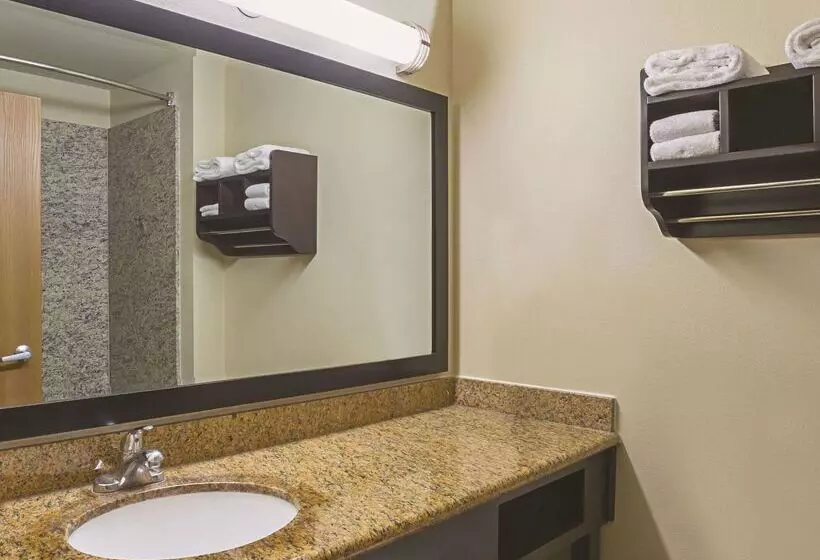 هتل La Quinta Inn By Wyndham Olympia  Lacey